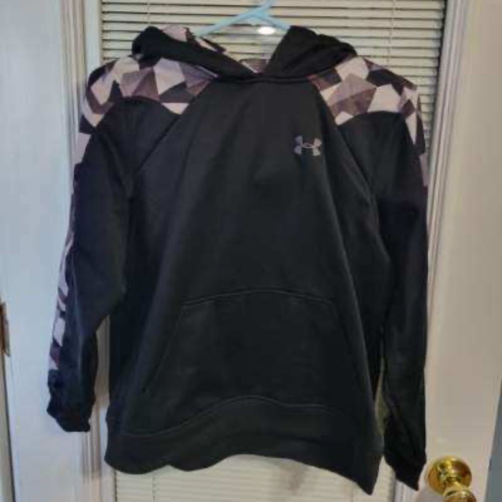 Boys Under Armour sweatshirt